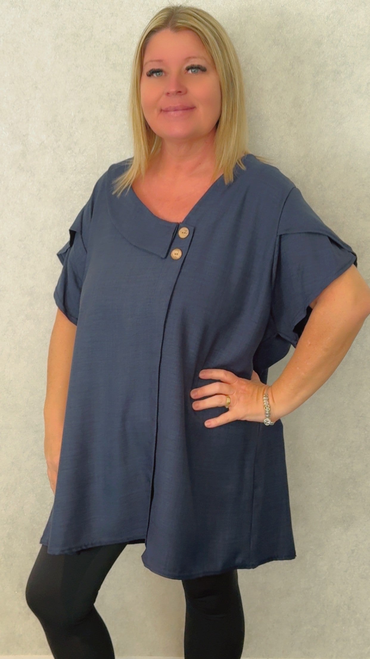 Plus Size Button Tops 18/26